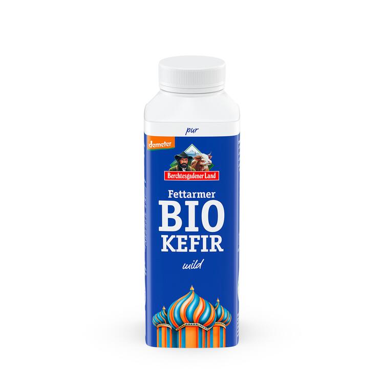 Packshot Bio Kefir in einem blauen Tetrapack