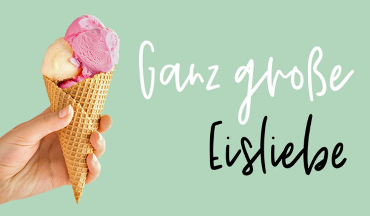 Hand hält Eis mit der Aufschrift "Ganz große Eisliebe"