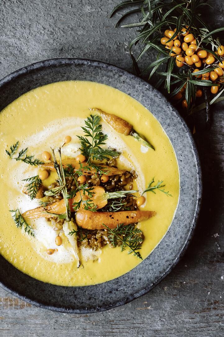 Möhren-Sanddorn-Suppe mit Einkorn