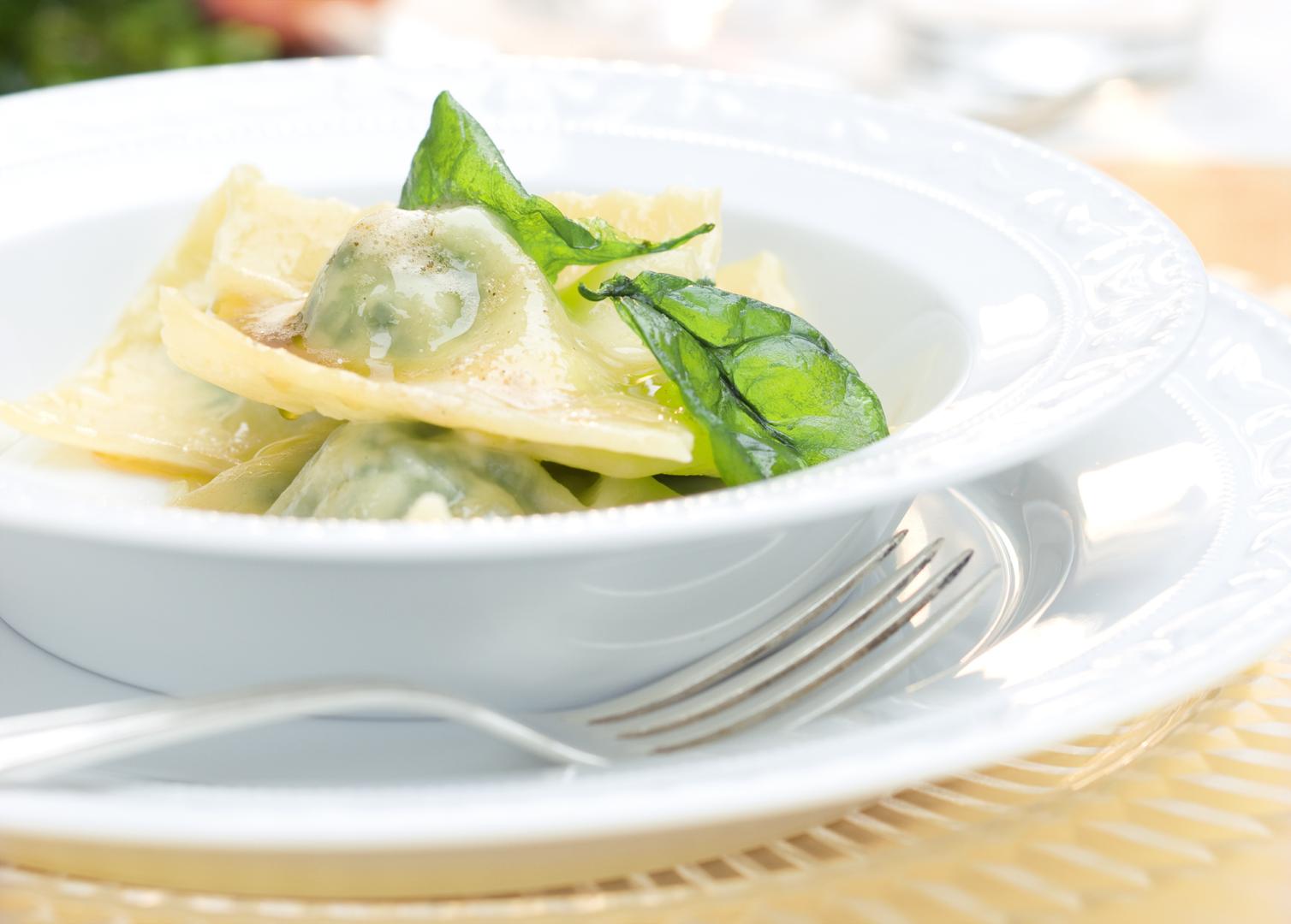 Spinat-Ravioli in Salbeibutter