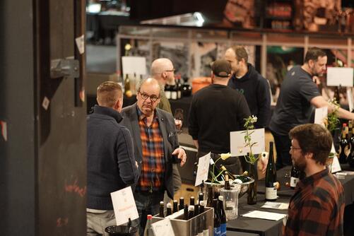 Besucher:innen der der Biodynamic Wine Fair