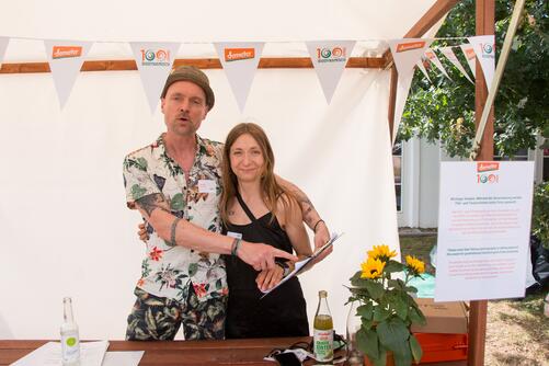 Mitarbeiter:innen am Empfang