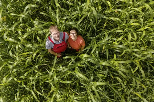 Rüdiger und Martina Spiegel im Feld