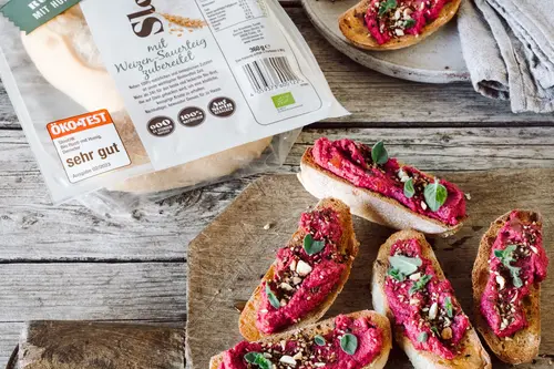 Brötchen mit Hummus